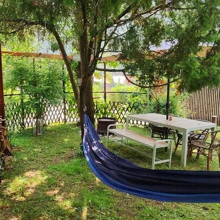 Apartman Retro A Stylish With A Large Garden